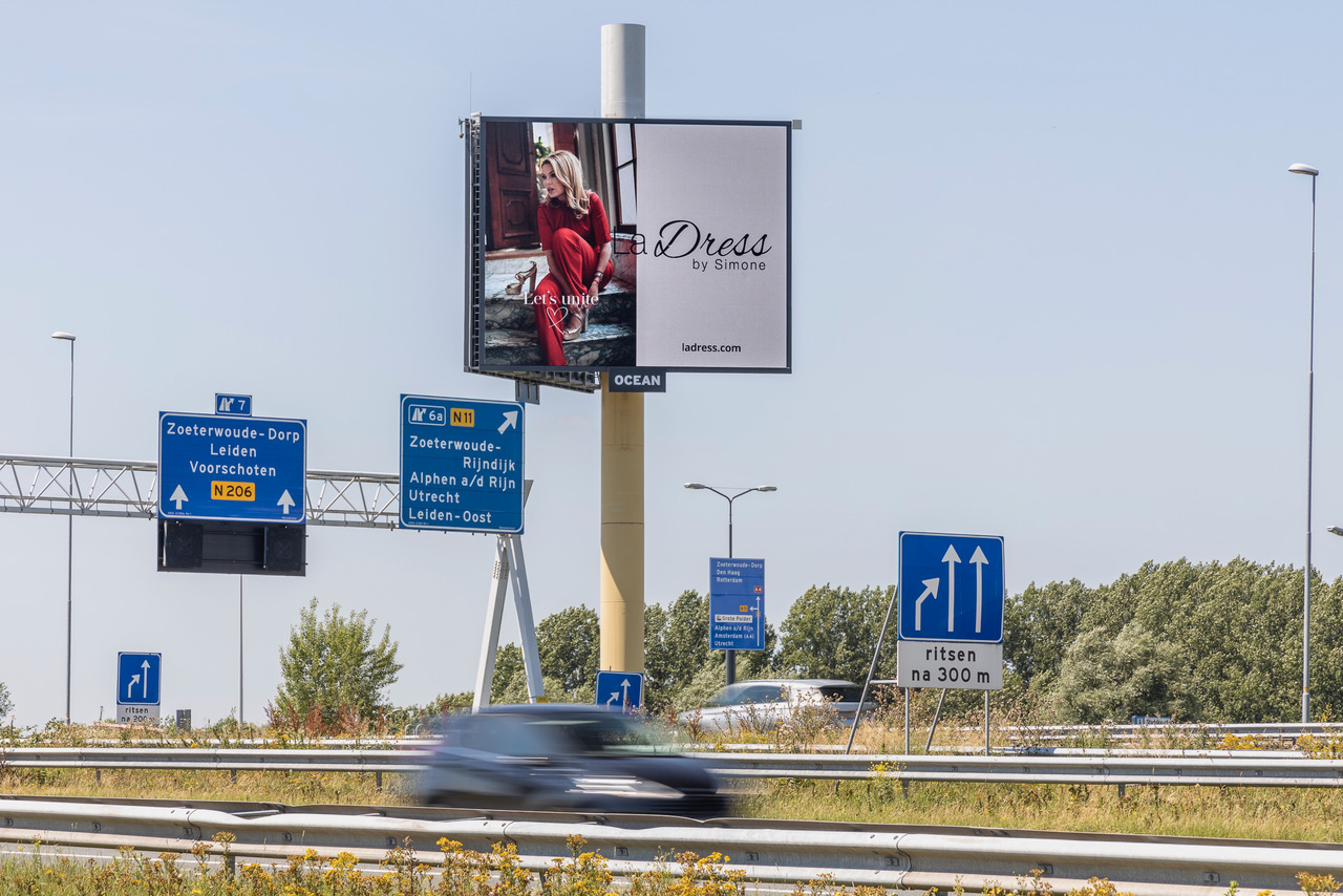 Case-LaDress-Out-of-home-advertising-2