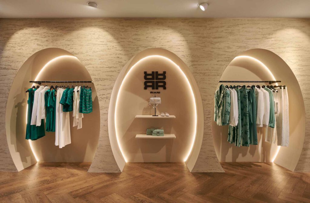 So Case Riani Store Laren